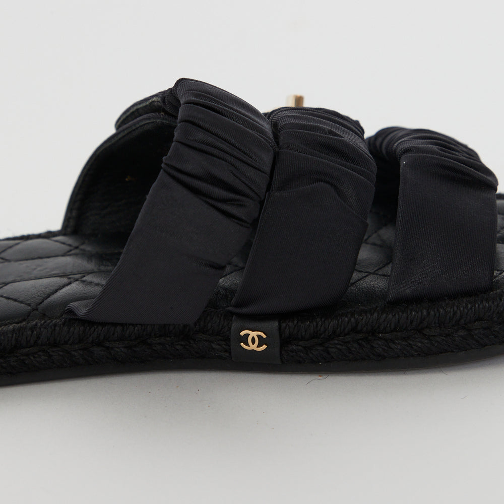 
            
                Load image into Gallery viewer, Chanel Triple Strap Dad CC sandal Sz 36
            
        