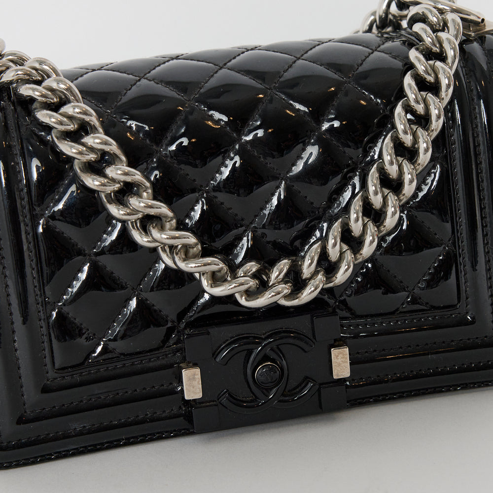 
            
                Load image into Gallery viewer, Chanel Patent Mini Plexiglass Quilted Boy Bag
            
        