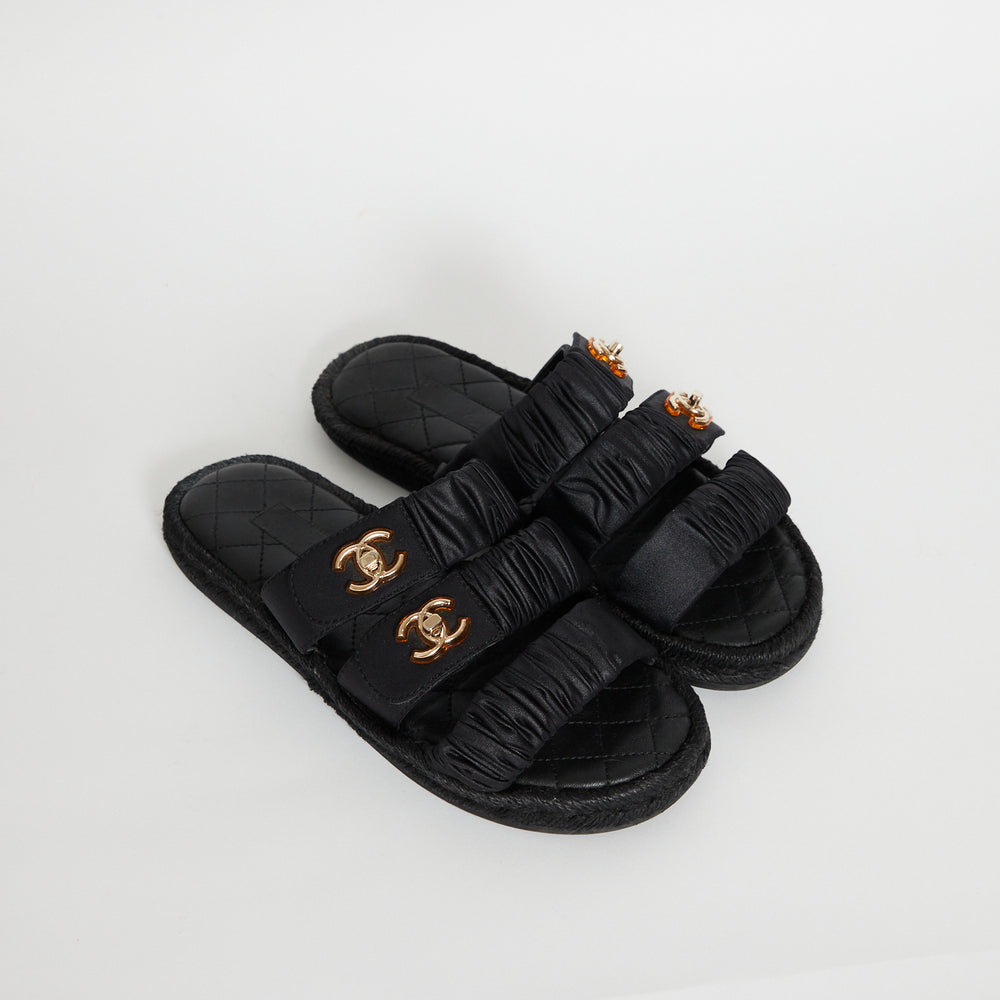 
            
                Load image into Gallery viewer, Chanel Triple Strap Dad CC sandal Sz 36
            
        