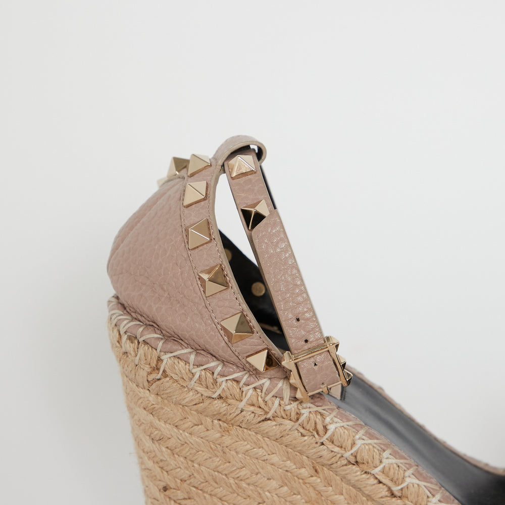 
            
                Load image into Gallery viewer, Valentino Rockstud Wedge Sz 37
            
        