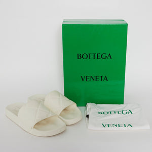 
            
                Load image into Gallery viewer, Bottega Veneta Rubber Slides Sz39
            
        