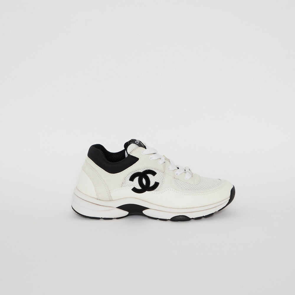
            
                Load image into Gallery viewer, Chanel Trainers Sz 37
            
        